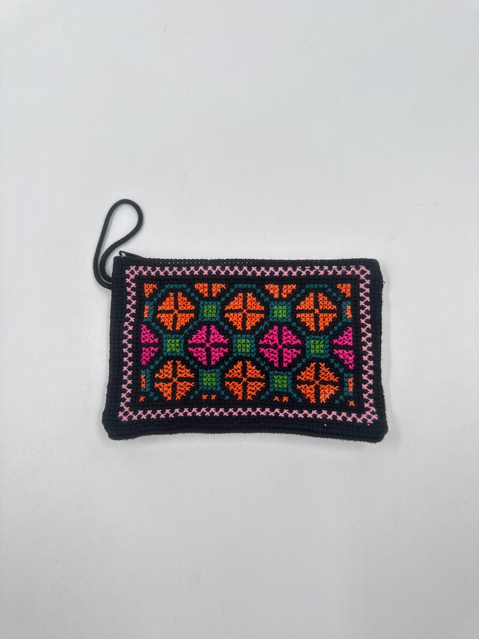 Håndbroderet pung med Tatreez 2