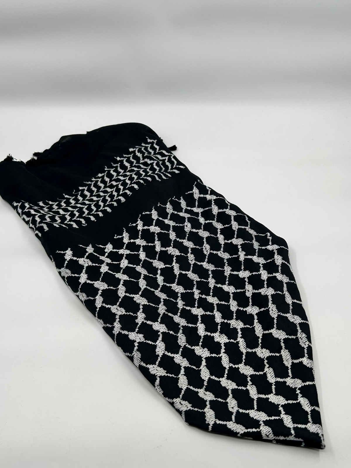 Authentic Hirbawi kuffiyeh - black