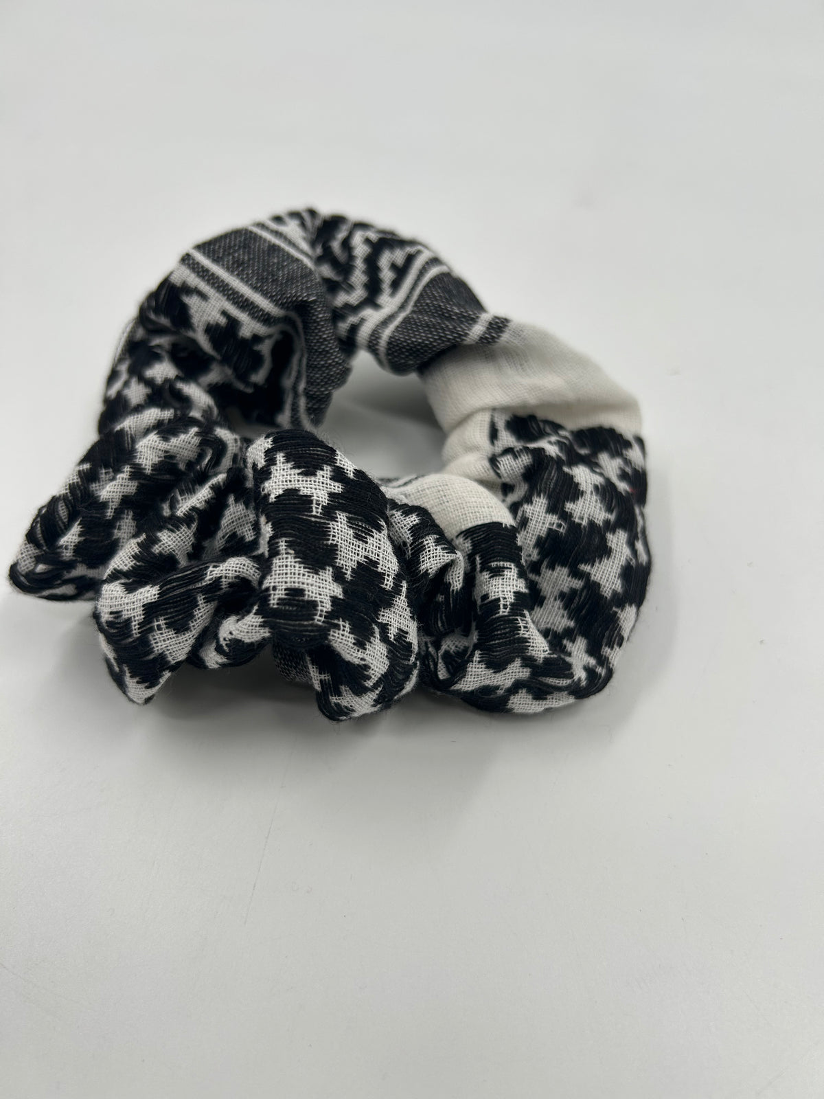 Keffiyeh-scrunchie