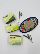 Palestinian Essentials – 3 Nablus Sæber + Al-Khalil Keramik Sæbeholder (Oval)